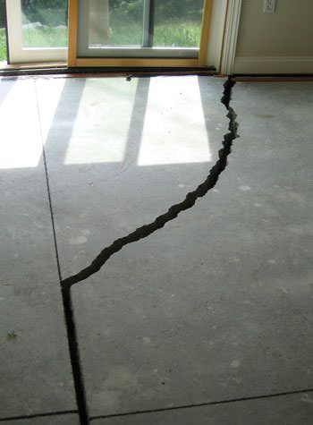 severely cracked foundation slab floor in Saint Germain