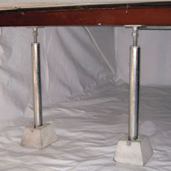 crawl space jack posts installed in an encapsulated crawl space in Woodruff